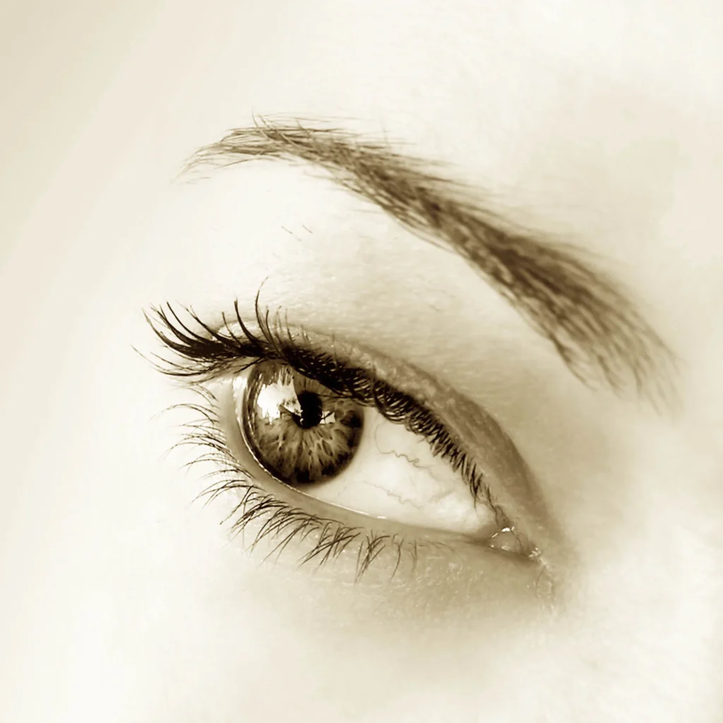 Primer plano del ojo para cirugía estética de párpados